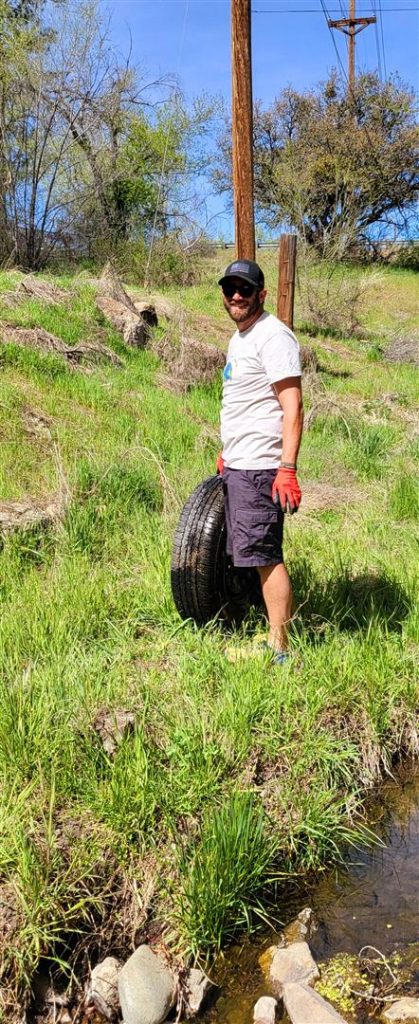 Cleanup Participant with tire